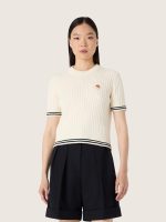 Women's white knit T-shirt with contrasting edges and removable pin - Image 5