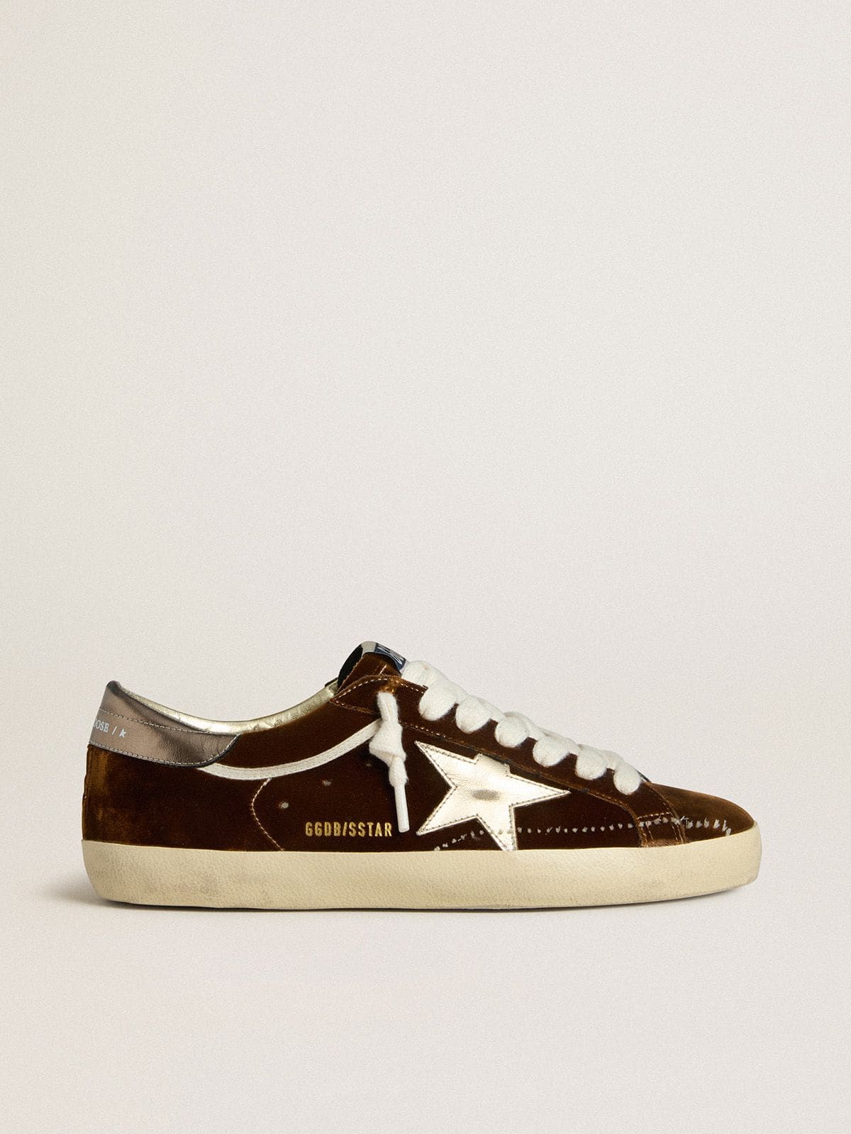 07653c401c8f8c396ebaa21d2f42328a13025117ebd49e3dd4e886850614f977 Men's Super-Star in cognac velvet with metallic leather star and heel tab - Image 1