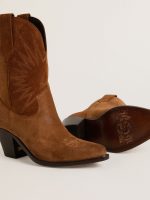 Low Wish Star boots in cognac suede with tone-on-tone embroidered star - Image 4