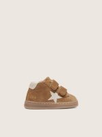 Junior June in tobacco-colored suede with cream leather star
