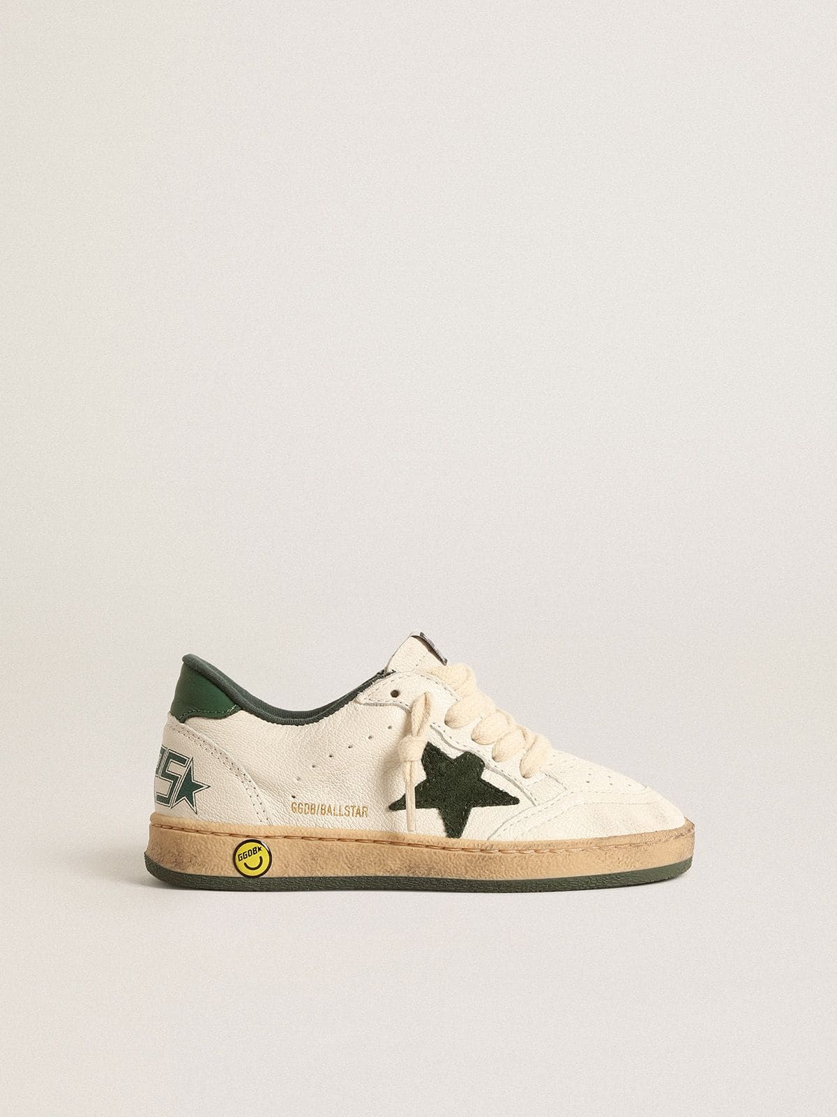 109593bd85fac1fe8ff8436146a0825b6468e5ac594e3dc60b16d66c69382fca Young Ball Star in white leather with green suede star - Image 1