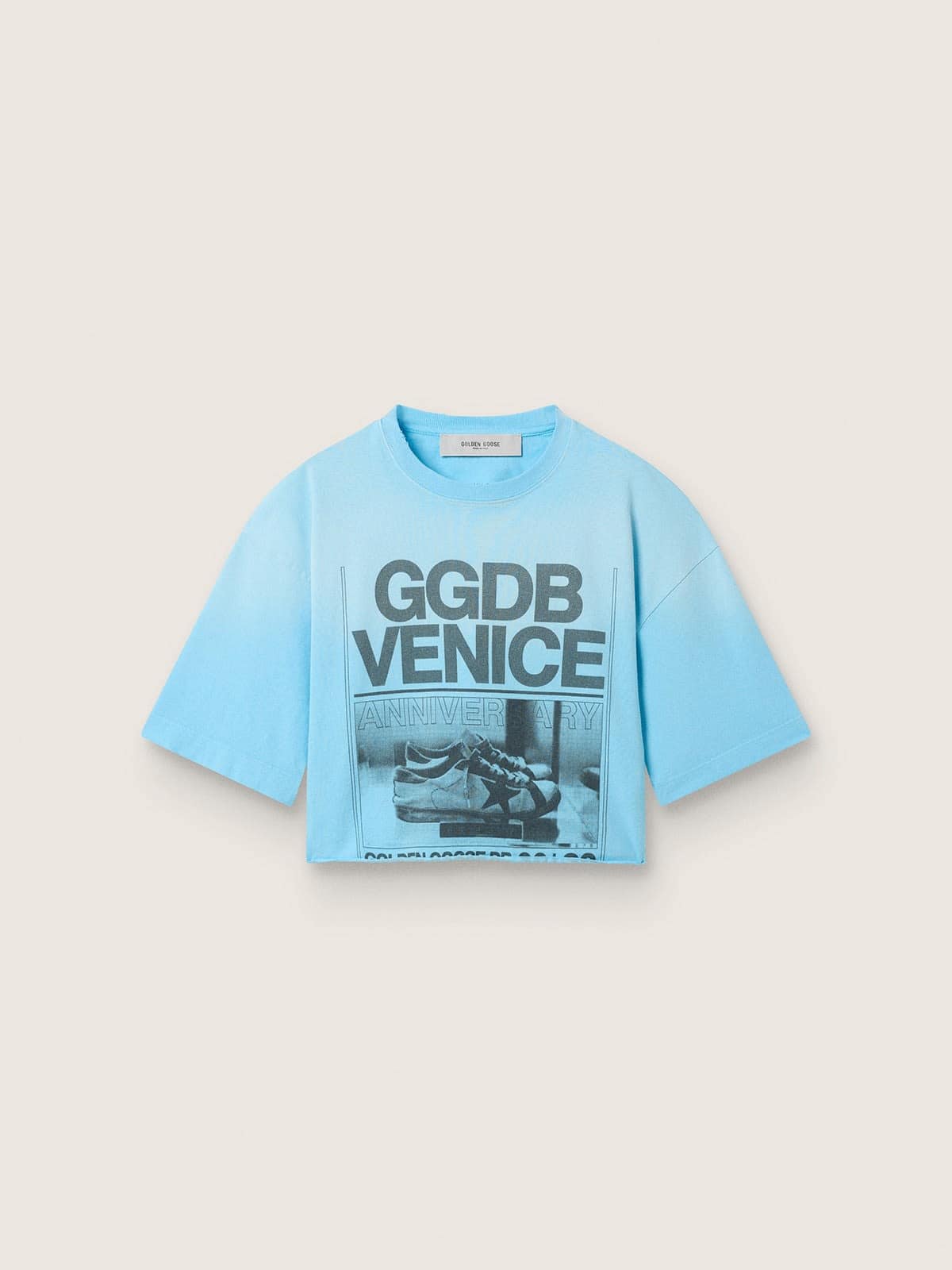 112751df6dceb758f56a28575ea02914159a39946fb605c7d09651f5119ad5f9 Women's cropped T-shirt in light blue cotton jersey with graphic print - Image 1