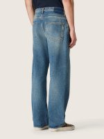 Blue medium wash loose jeans - Image 5