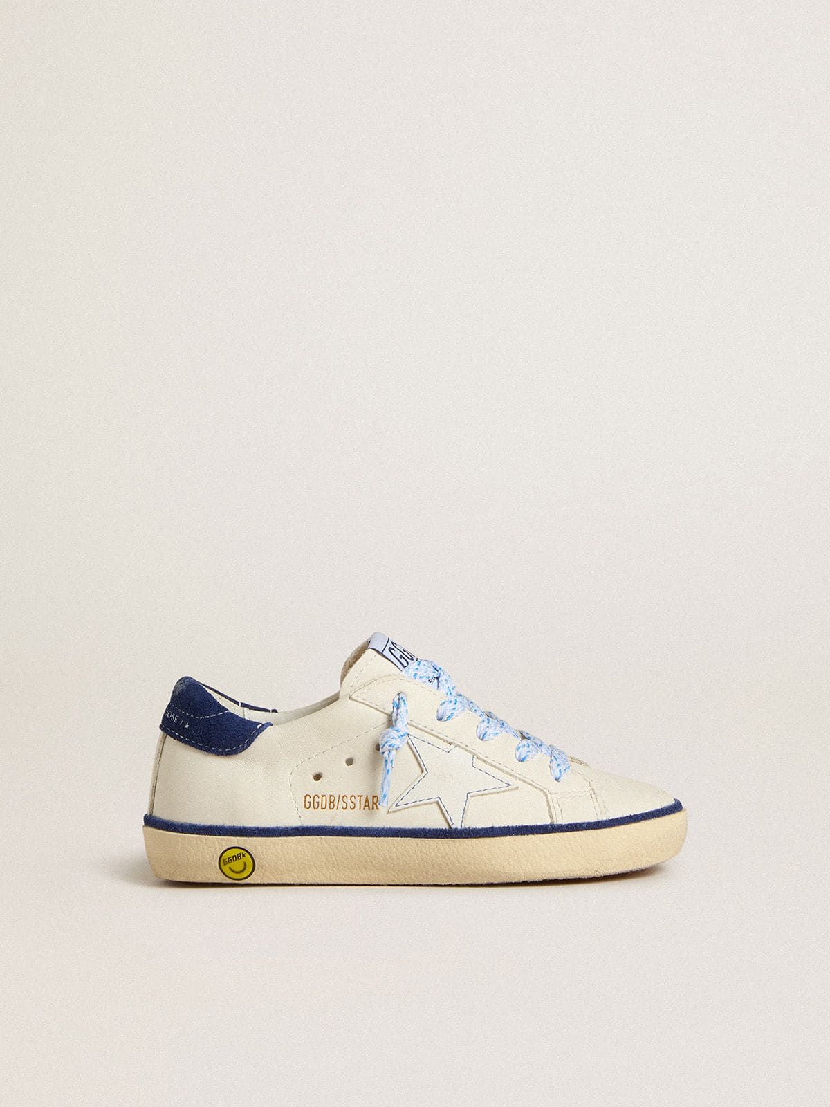 203aead0032d3b4d4c363bc74ab911a10f35cb1f91324fdac1df180cb25496fa Young Super-Star in white leather with blue suede heel tab - Image 1