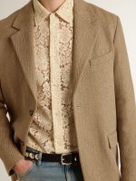 Men's single-breasted blazer in a sand-colored chevron linen blend. - Image 5