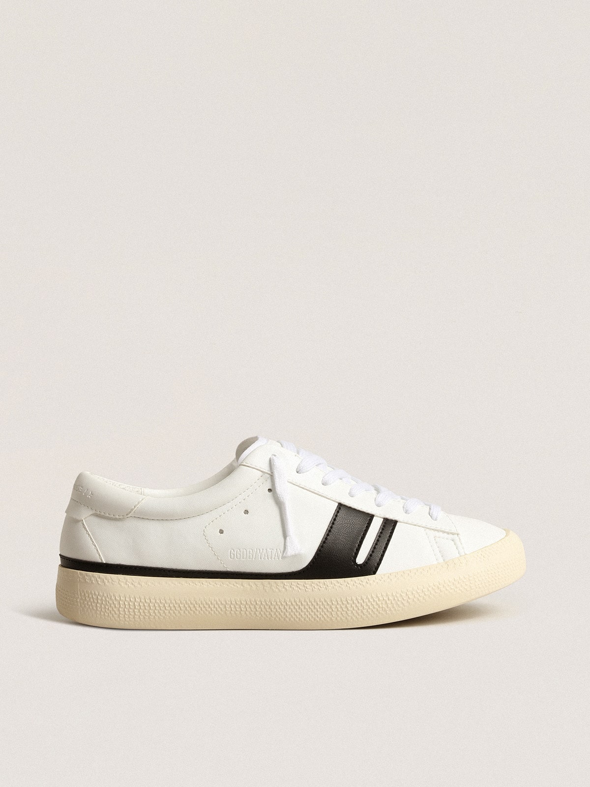 2c9483d605ea5eddf1be8d486f32f6efca384eee99bfc674487a73ee5b81cf03 Yatay Model 1B sustainable sneakers with white bio-based upper and black Y - Image 1