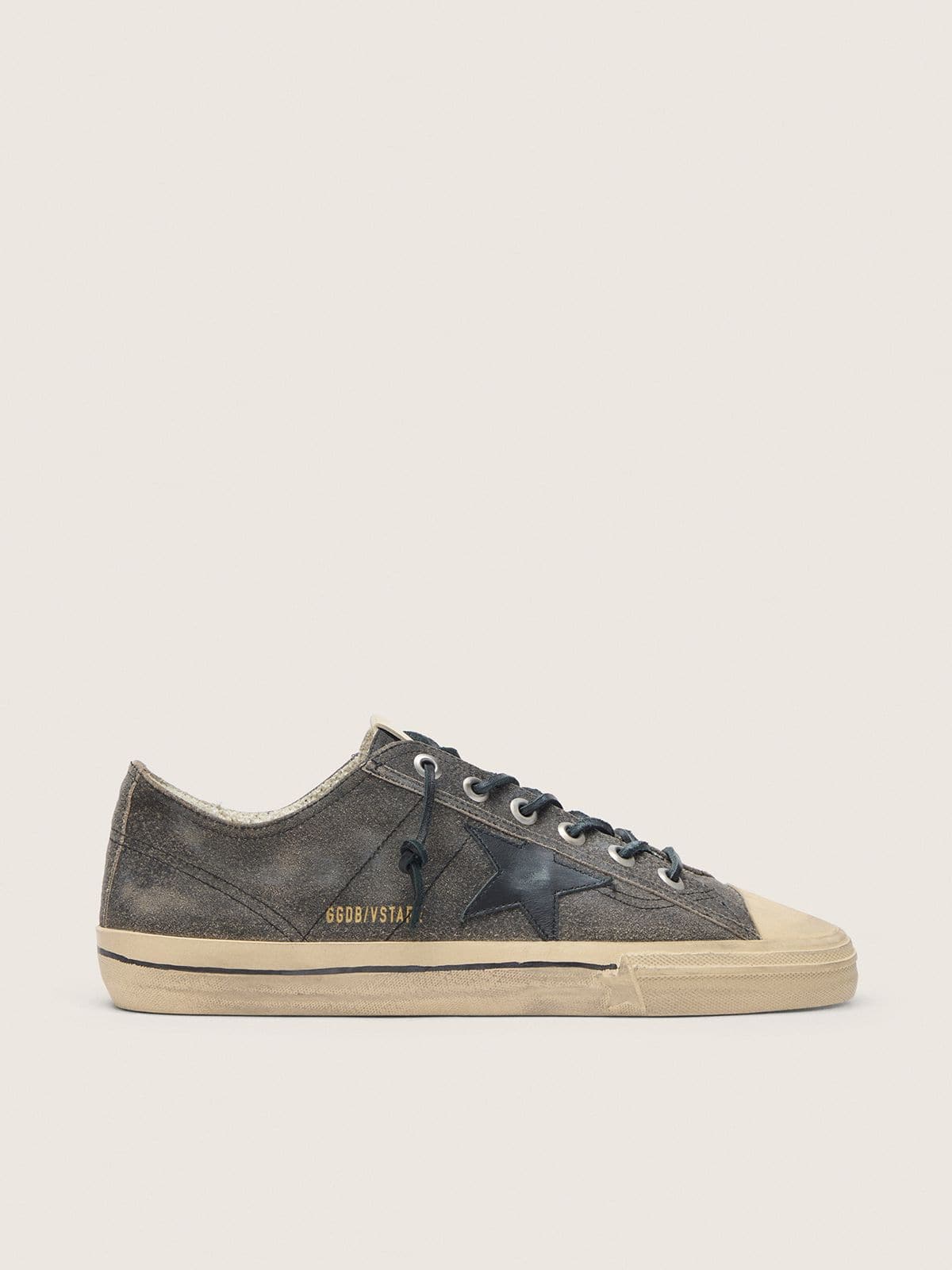 30ad59e197887fd0dc700100813873de32c9cdfac832cc2c78dad1de1a1da5d5 Men's V-Star in black suede with black leather star - Image 1