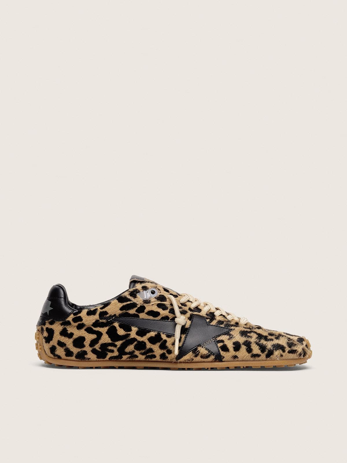 3153d2bef87c4a99406070b41bc3d5491c992a2eabc8e95a58b2b048f51ec78d Men's Marathon Speed in beige and black leopard-print pony skin with black leather star - Image 1