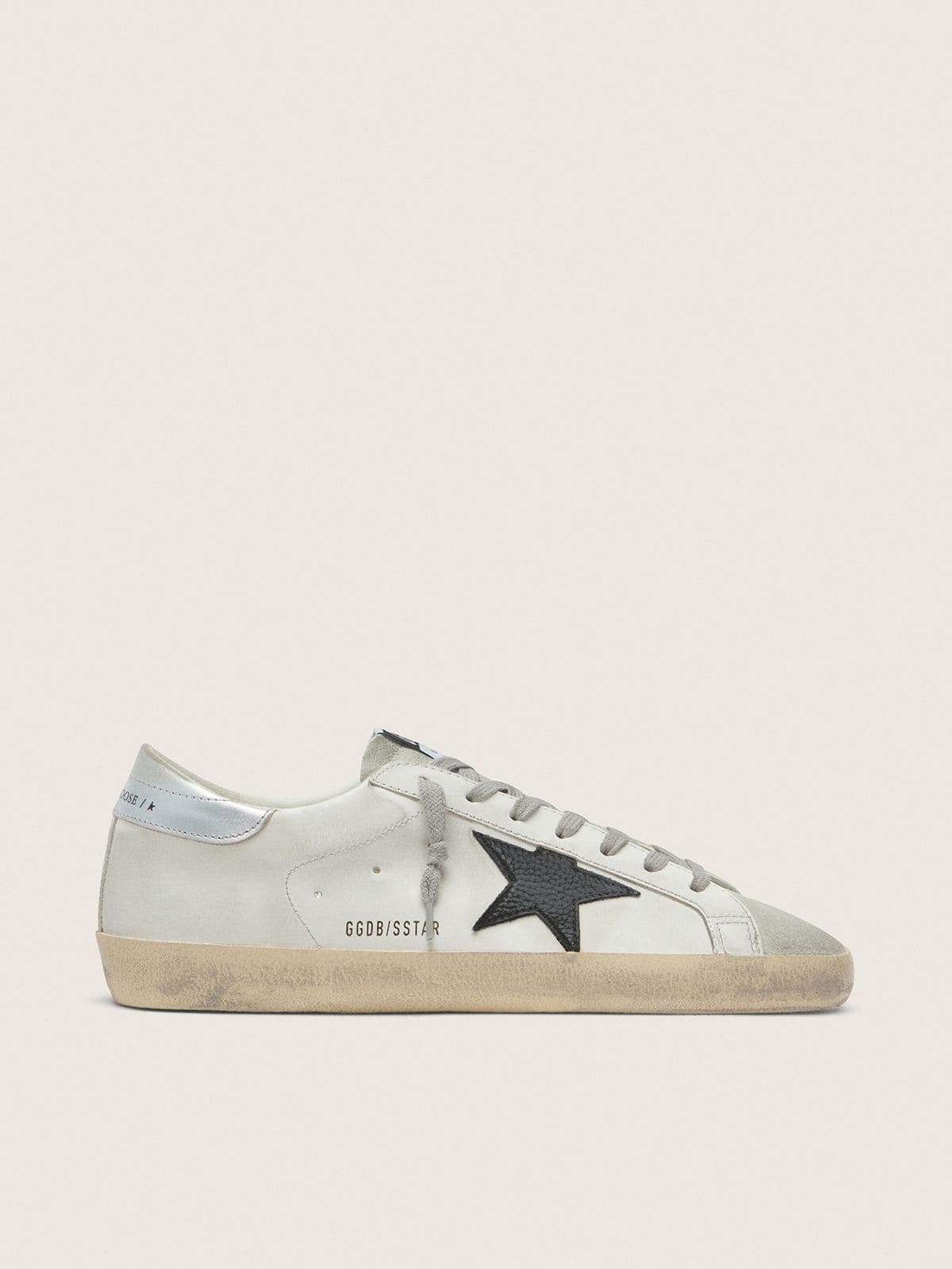 37217882b57f60171a4095fa63959dbc6965700becfb320a2f89155c89049db6 Men's Super-Star in white leather with black nubuck star and silver metallic leather heel tab - Image 1