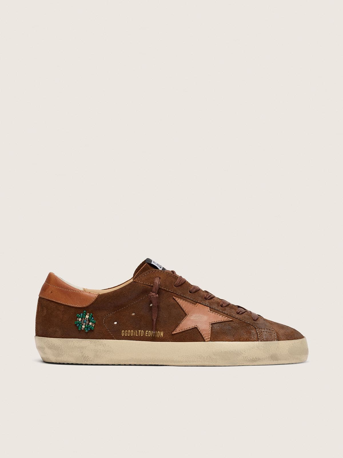 3821d0877f9e4dec945f4f1687936cb02acbf95ac83e4c7eae178ec101100e7d Men's Super-Star LTD in brown suede with brick-red leather star and embroidery with green beads - Image 1