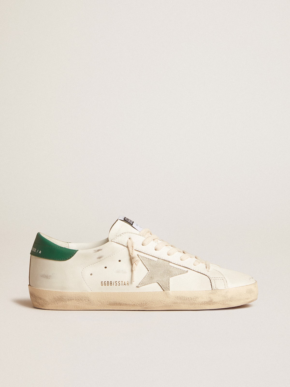 3d84cf35dd5389f0d4115a8933f2e769760edf7c93037e48273980f92ff03695 Super-Star in white leather with ice-gray suede star and green leather heel tab - Image 1