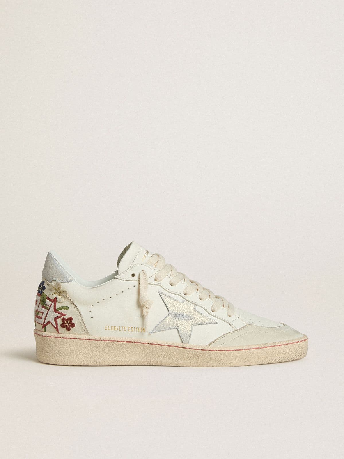 3de5bba08cbbba7e3c7fdaa931b726e68ebcafba3463e3bf4c2a9f371d690f65 Women's Ball Star in leather with platinum suede star and multicolor floral embroidery - Image 1