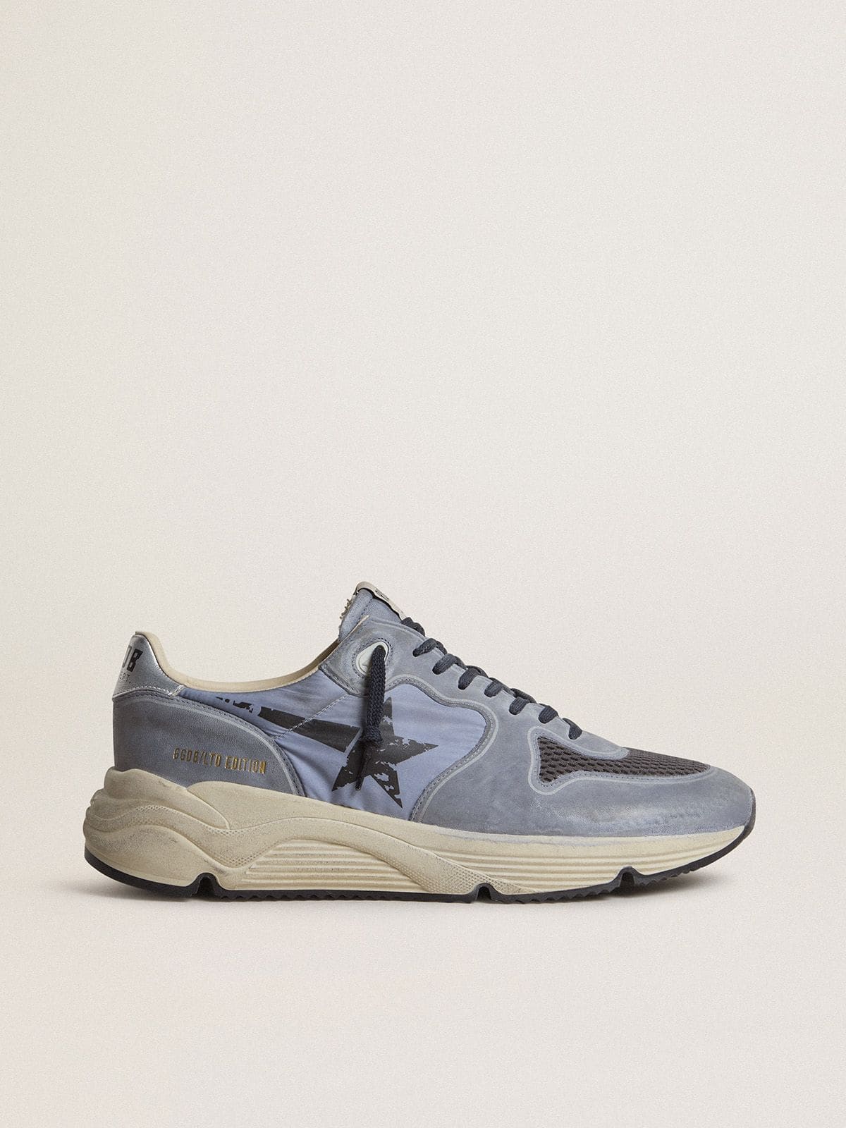 3f2e63a76f5b20f7064e037134e9879e841c3112cadea2155b6cc4096f53b36b Men's Running Sole in light blue nylon and nubuck with black star - Image 1