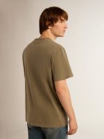 Men's olive green T-shirt with Golden lettering - Image 4