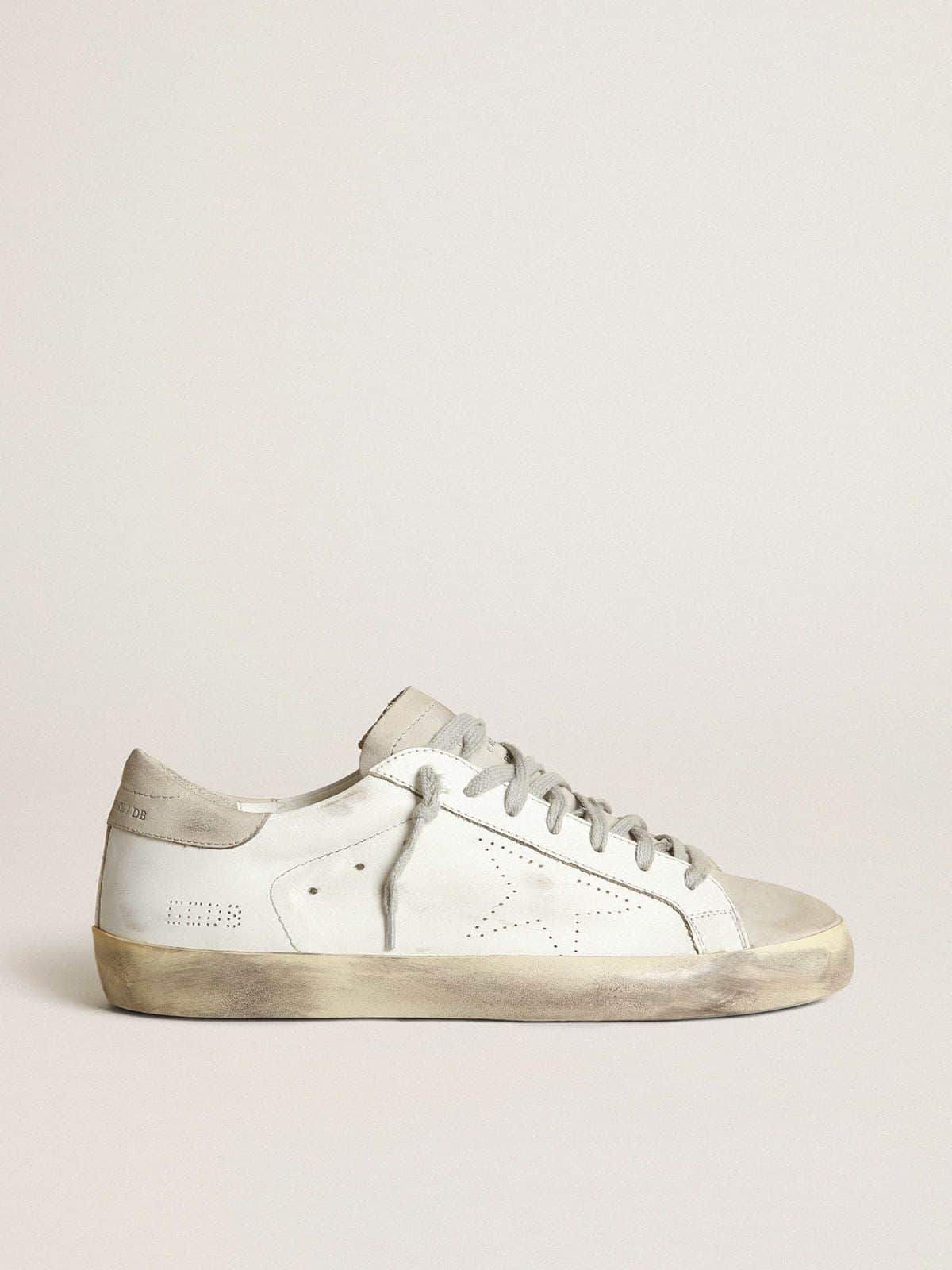 4b55c48cae8bf65b9e49a8d695fec669d8d92b3e08010ce1502e0e3c11402f69 Women's Super-Star in white leather with perforated star and beige nubuck heel tab - Image 1