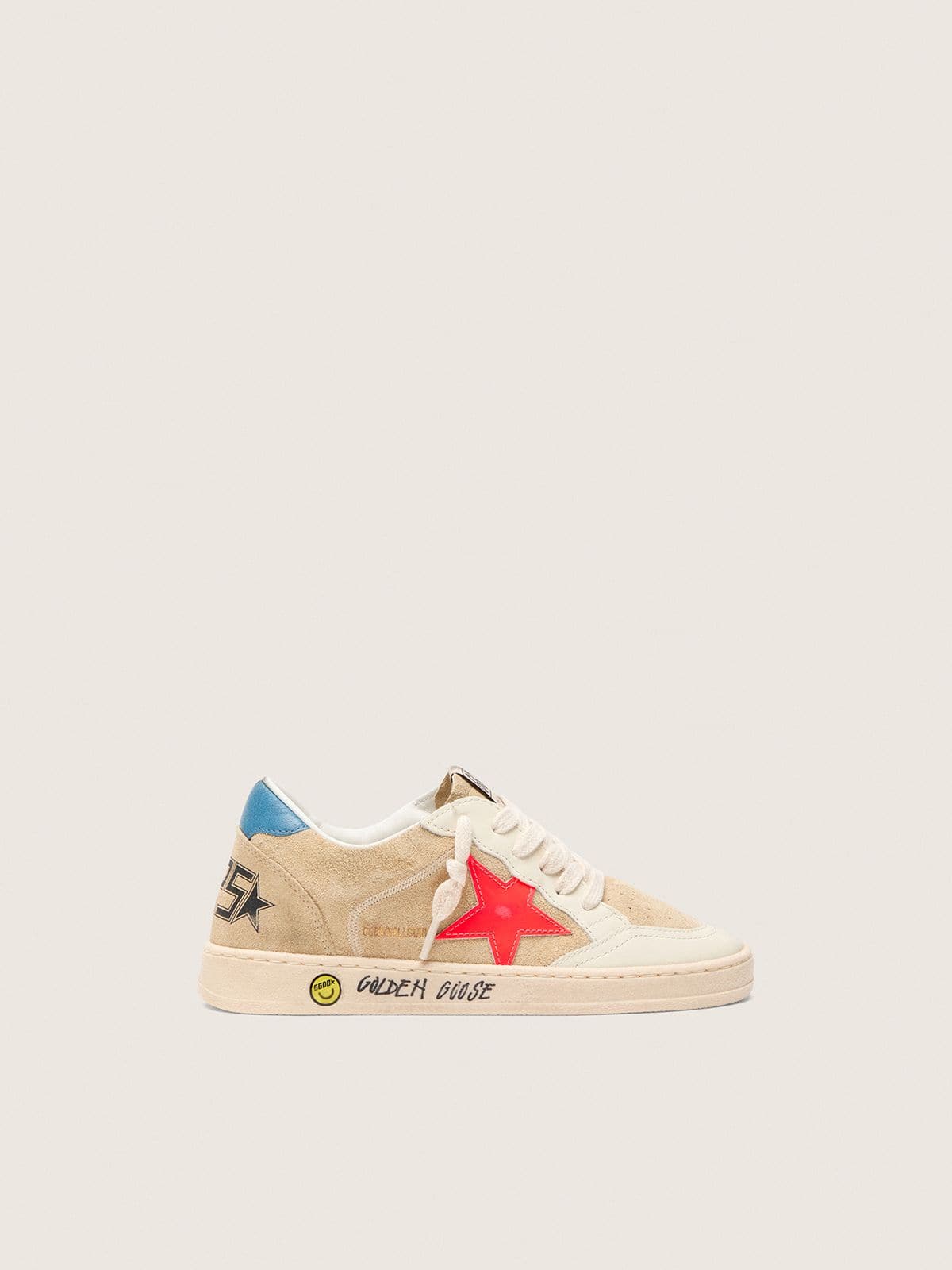 4d2a82efb7a92907f0d1ffa762a6320a1e8aa78f218d7c10ec806143e9764465 Ball Star Junior in beige suede with red star and light blue heel tab - Image 1