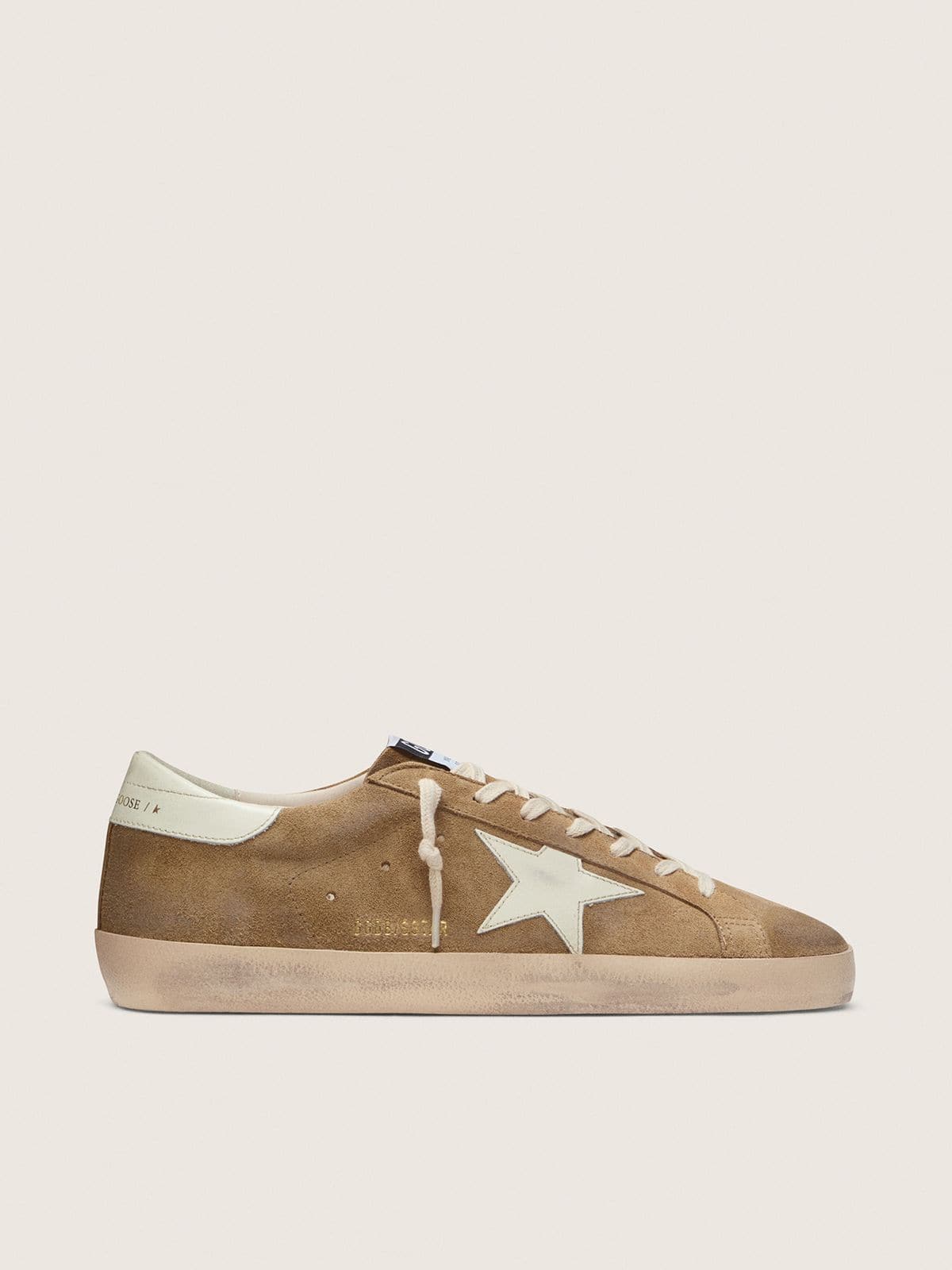 5e75e1131faa54f6682bc2da4b04438c3ea5838fde4b1d9007298ffce36ff4b0 Men's Super-Star in tobacco suede with white leather star - Image 1