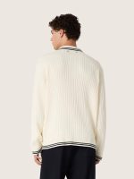 Men's long-sleeved polo shirt in white knit with contrasting edges and removable pin - Image 6