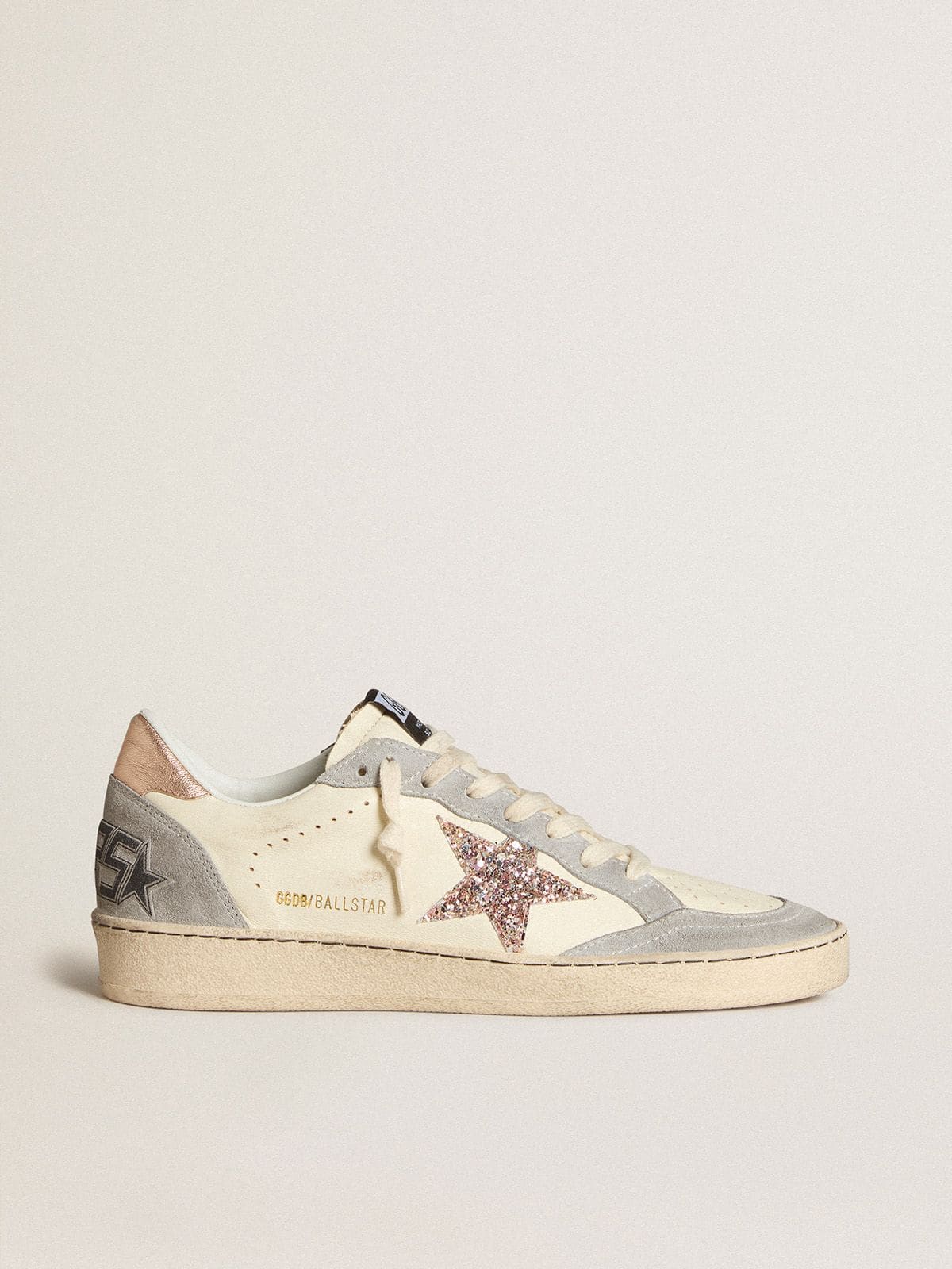 6718b8231719a57a9e495d6ceddf4d60c9e309353cc43e6499afe9f93fdd1baf Ball Star in nappa with glitter star and metallic heel tab - Image 1