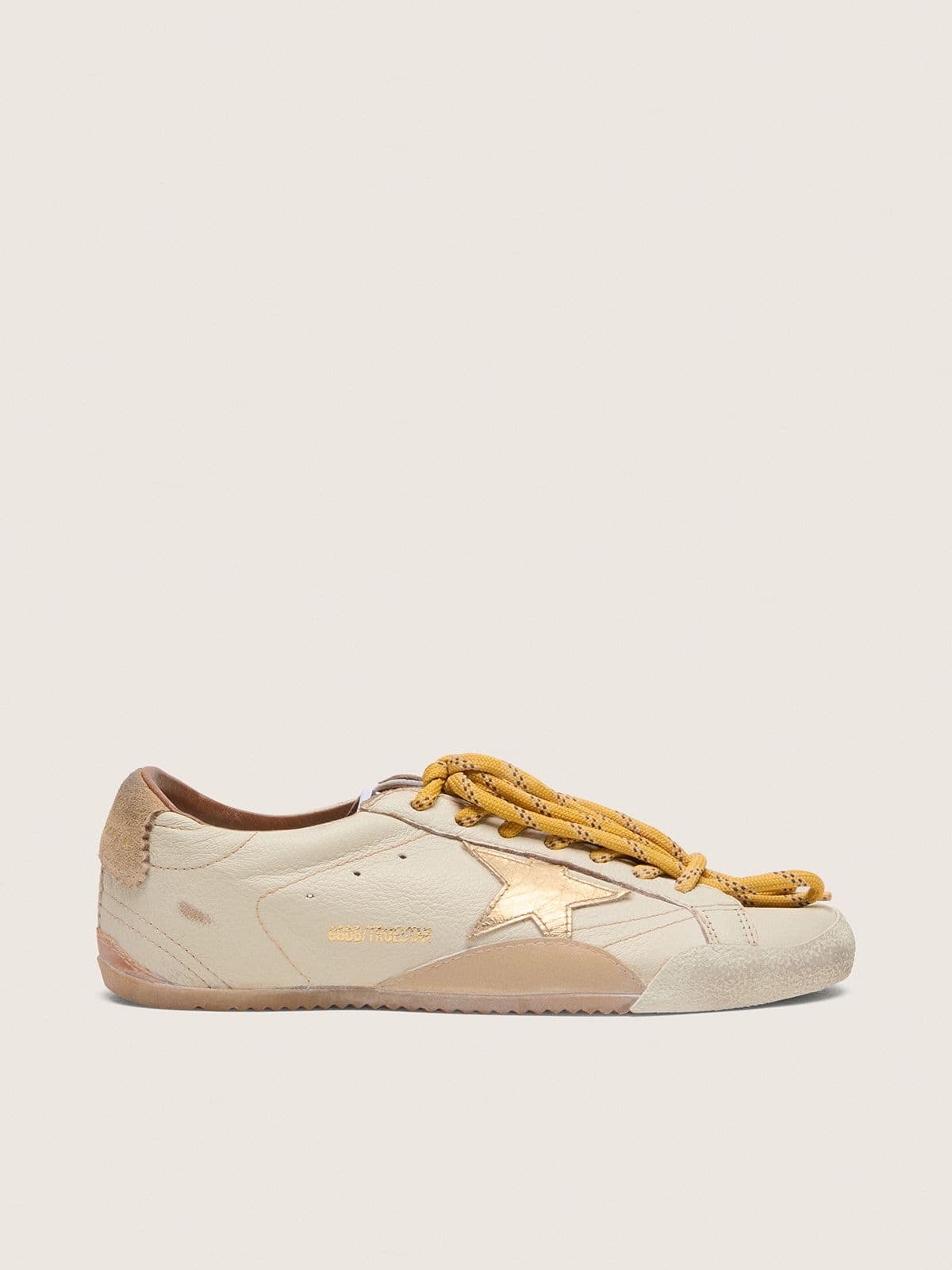 6a8a9a6e6bc48eaf22618dc26c092402e35a81427f4ee38a9821ff9834cb57b4 Men's True-Star in white nappa leather with gold foiled leather star and beige suede heel tab - Image 1