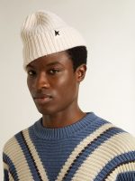 White wool beanie with black star - Image 3