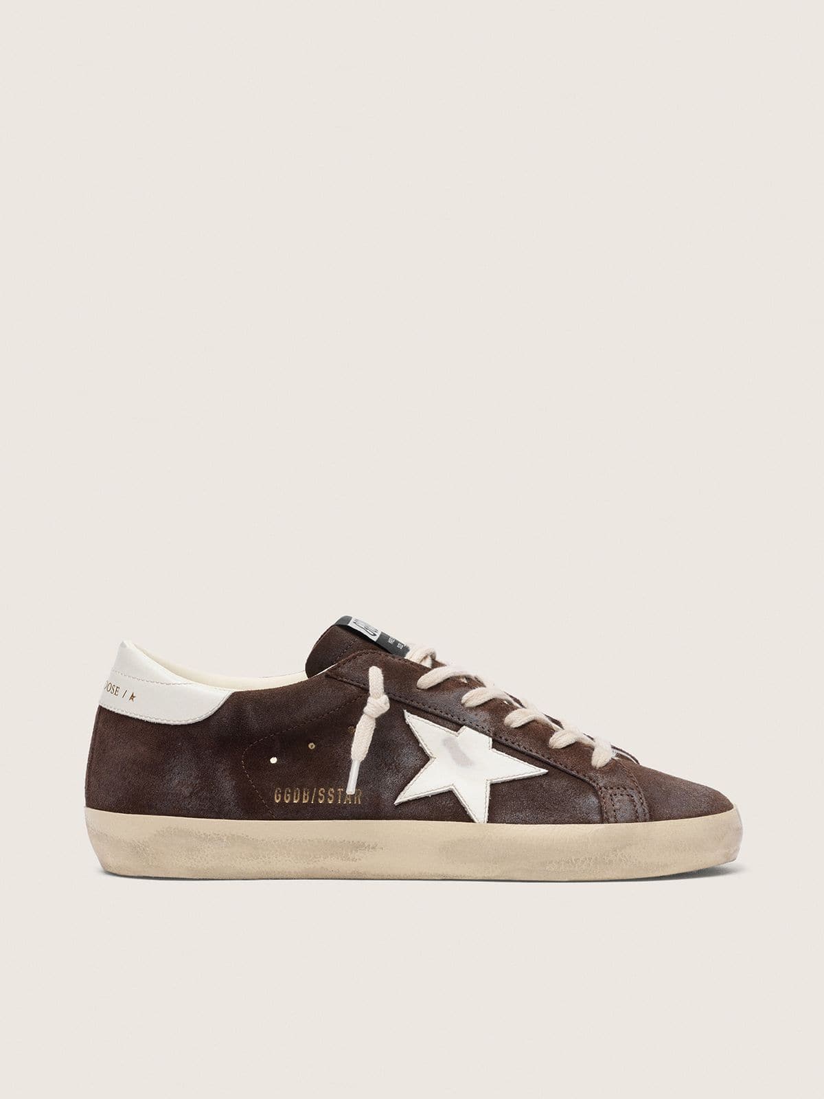 70d34fd69009f8cef1d50947fd37befb044ba2ee80f54e2b9494497227d21a8a Women's Super-Star in brown suede with white star - Image 1