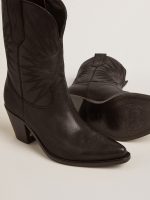 Low Wish Star boots in black leather with tone-on-tone inlay star - Image 4