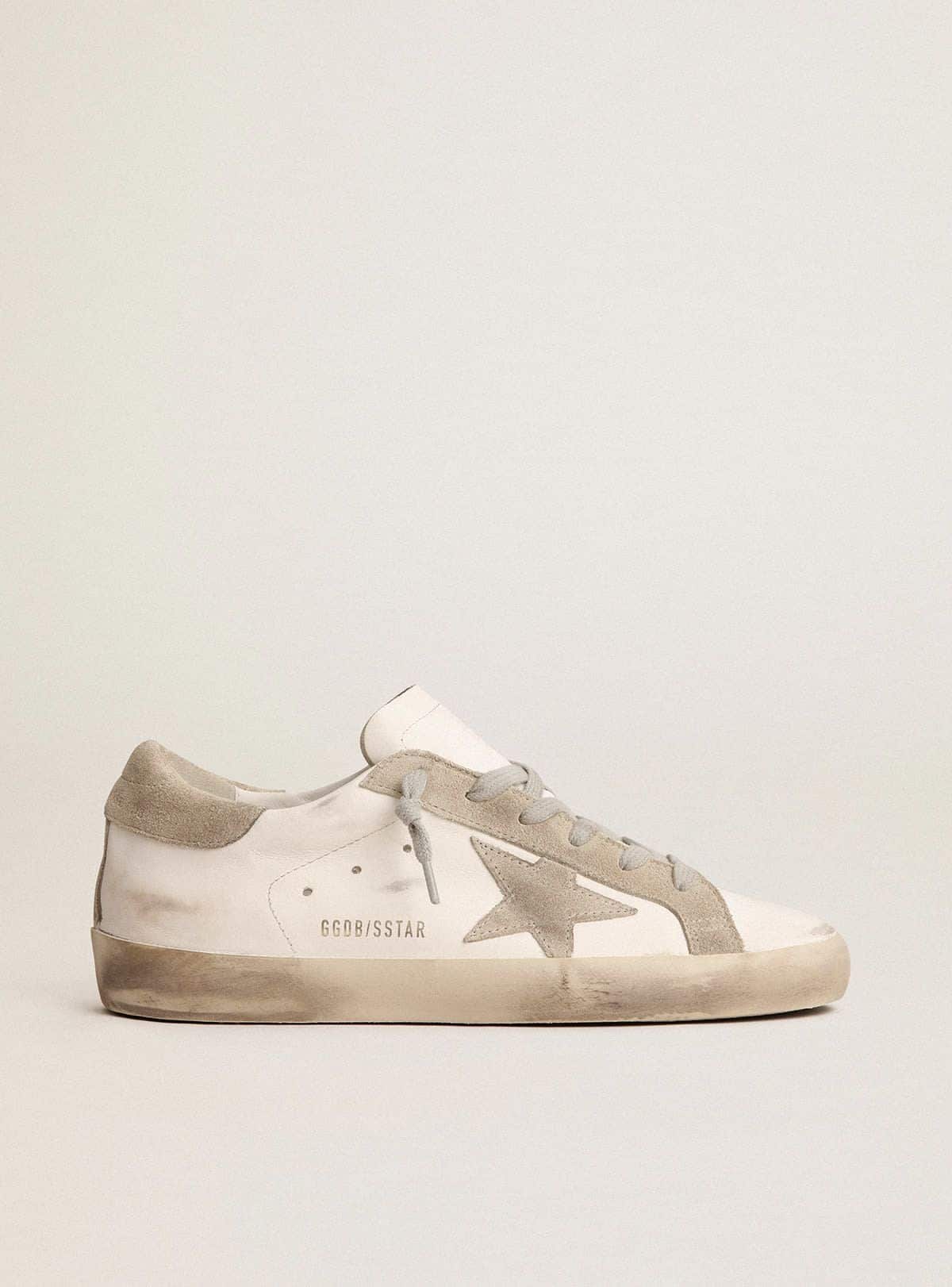 7812970cd0d60d319a3884c419a1c6d31580b45cad95ceb94fcf7f335a45a12d Men's Super-Star with gray suede star and heel tab - Image 1