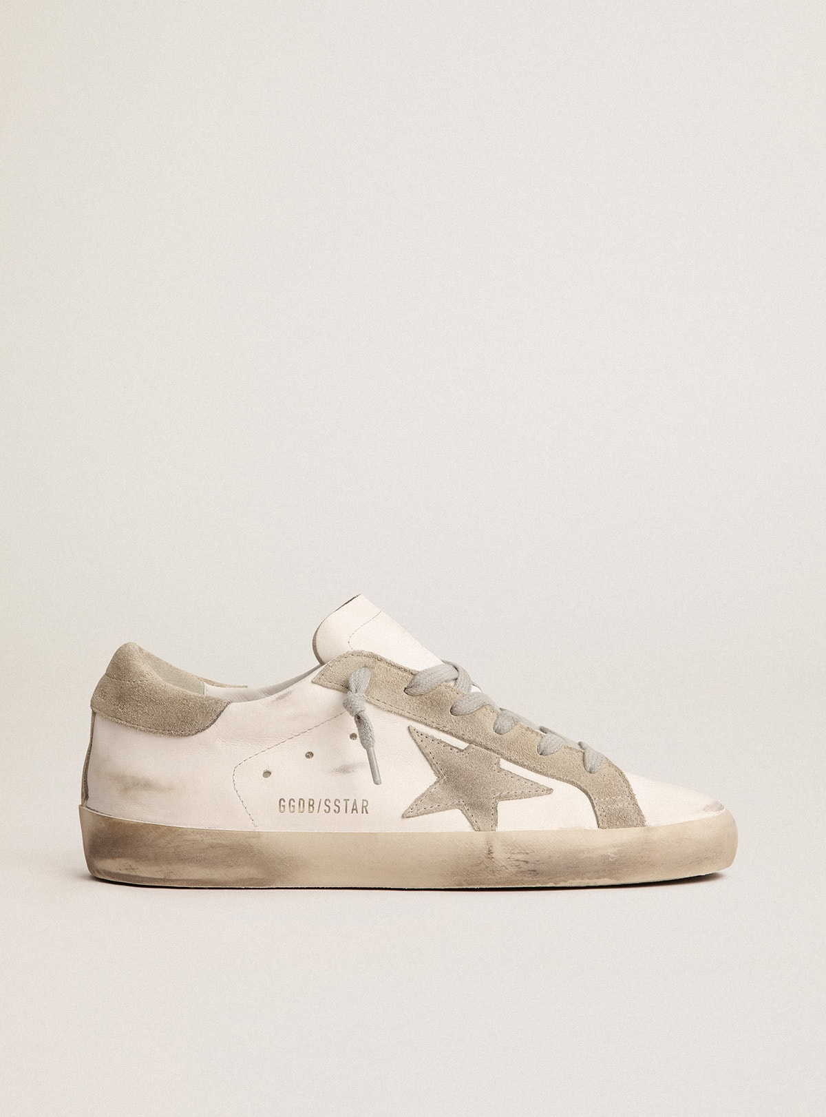 7a3eccdbe21e3233bb92d7250d318915c3b744d618ad436c41a558ed3b079120 Women's Super-Star with gray suede star and heel tab - Image 1