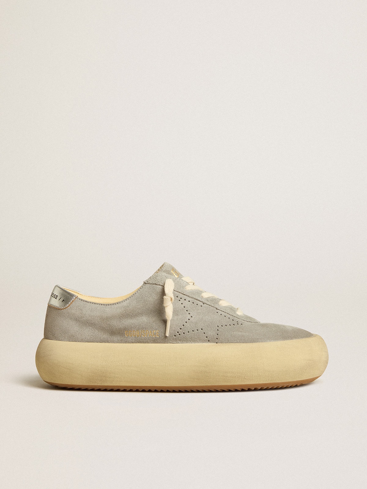 7e49eb373aefe07744fd87ba00b5d504f7ddda9973f2f1db1774f3fd96579810 Women's Space-Star shoes in ice-gray suede with perforated star - Image 1