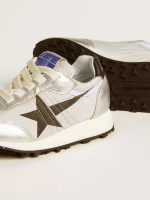 Junior Marathon in silver nylon with black star and leather heel tab - Image 3