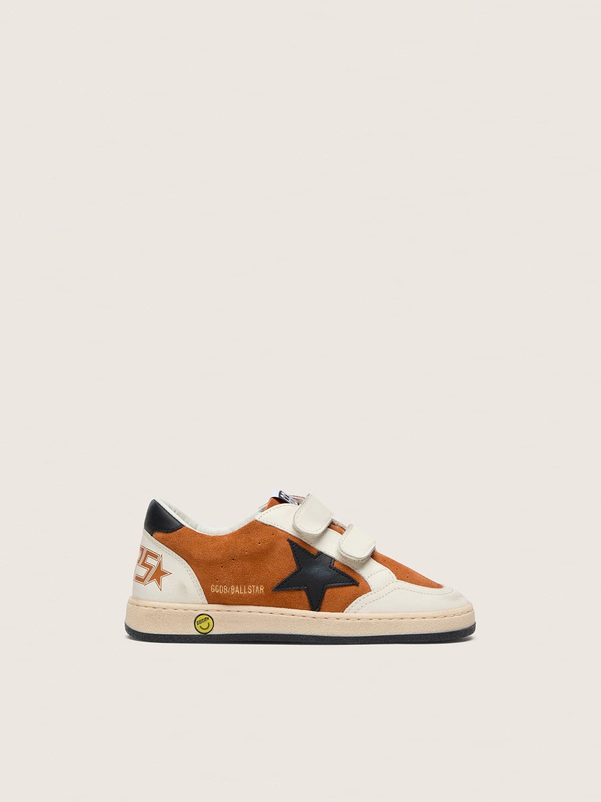 82acb16e031b91f92987b97f17a763f94fdfd7889d2f68e831cd3c80e53e1b95 Junior Ball Star in brick-red suede and cream leather with black leather star - Image 1
