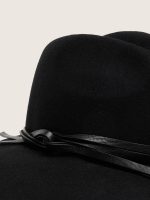 Black hat with leather strap - Image 4