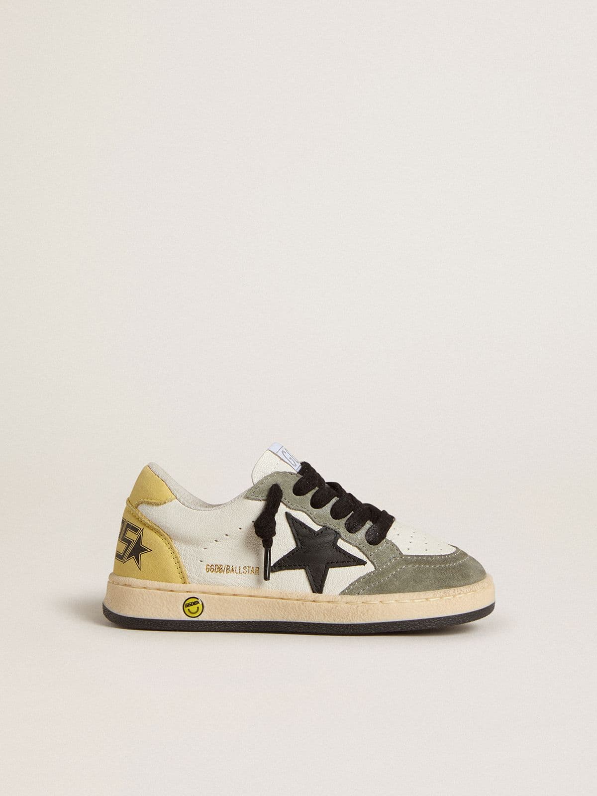 895b8e5406697774a7d62ae80d861ee6163edff7c9dad7340b78c986a203f78a Junior Ball Star in white nappa with dark green suede inserts and black star - Image 1