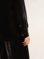 Velvet-effect black shirt with embroidery - Image 3