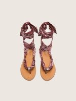 Women's flat sandals with burgundy paisley pattern and jewel detail - Image 3