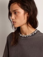 Women's anthracite gray T-shirt with crystals - Image 5