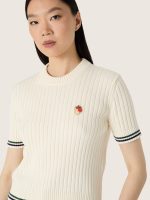 Women's white knit T-shirt with contrasting edges and removable pin - Image 4