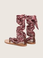 Women's flat sandals with burgundy paisley pattern and jewel detail - Image 4