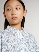 Girls' shirt dress in white cotton canvas with a blue nautical print and white piping - Image 3