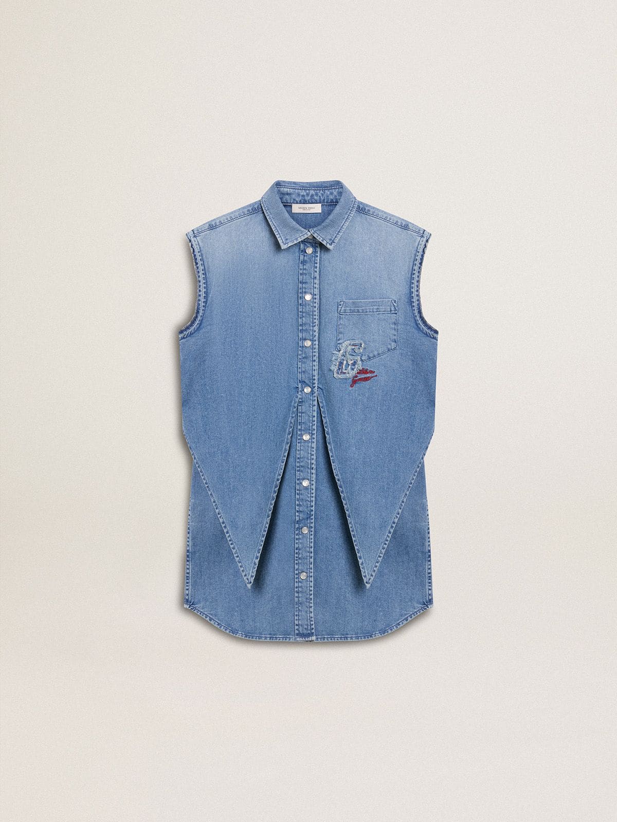 9e16aff4bf74bffc91df718f90c5af1b9b4b2fe1153908e93bb7ce3289dedef6 Girls' denim dress with front knot and embroidery - Image 1