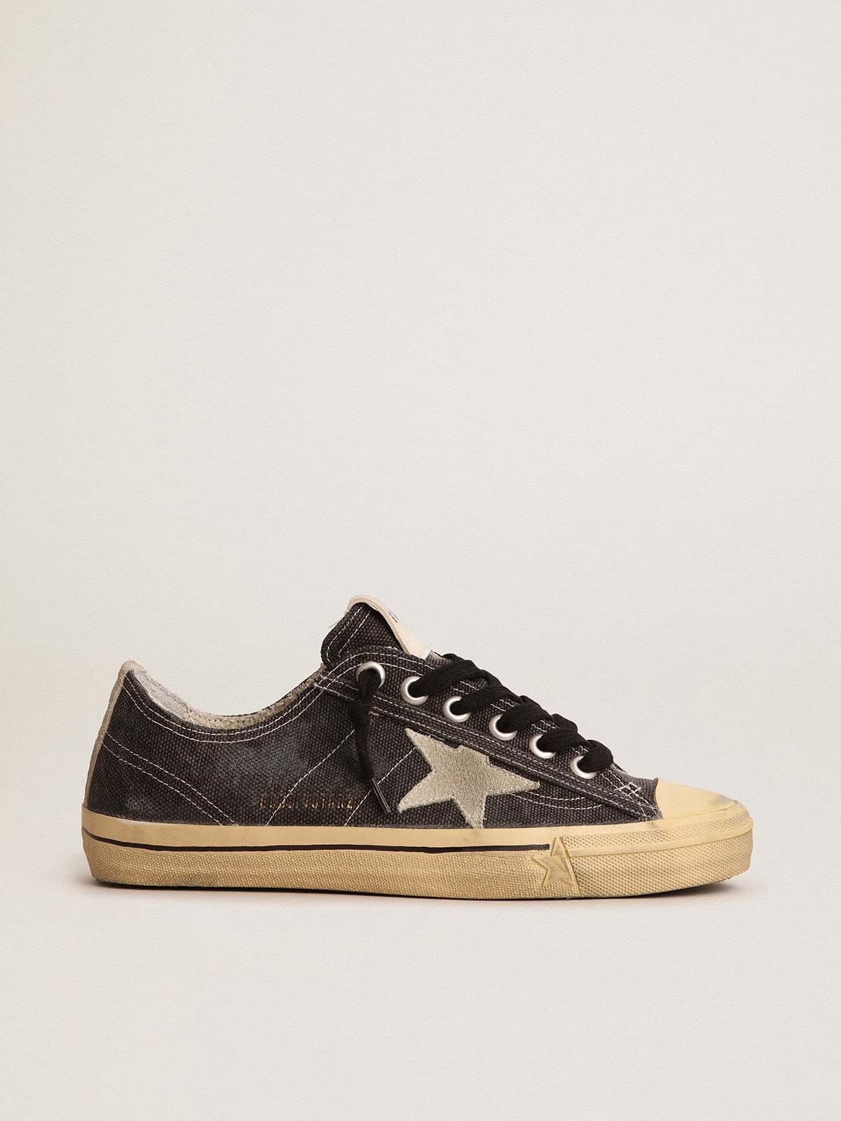 9e61ca2d02ead618c107770f26a7d8595941884fc4bf60ce50b9b0745705414b Men's V-Star in black canvas with ice-gray star and heel - Image 1