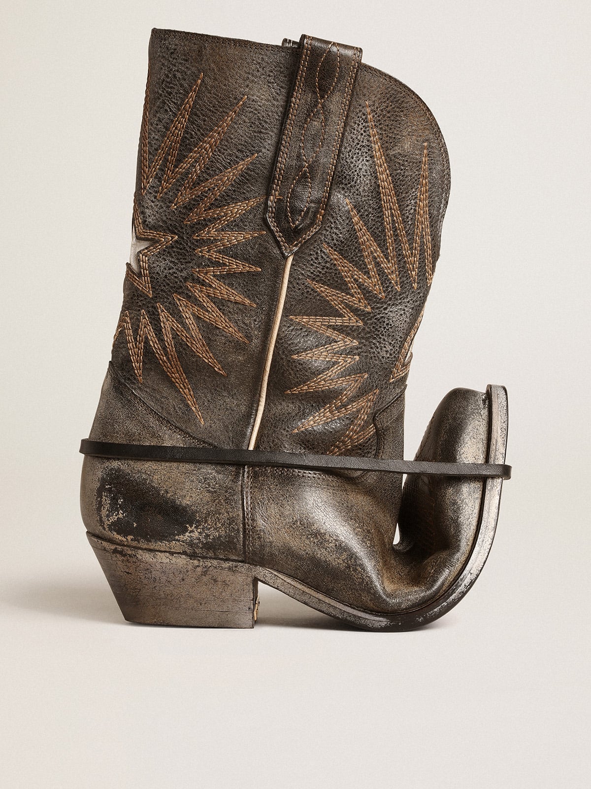 9fd909c4aebba91a4d395be2f2a1e5236450f466ec0ff8fa77caffa200afee01 Women's low Wish Star boots in black leather with silver star - Image 1