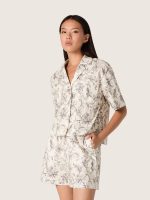 Women's boxy cotton shirt with black and white floral print - Image 5