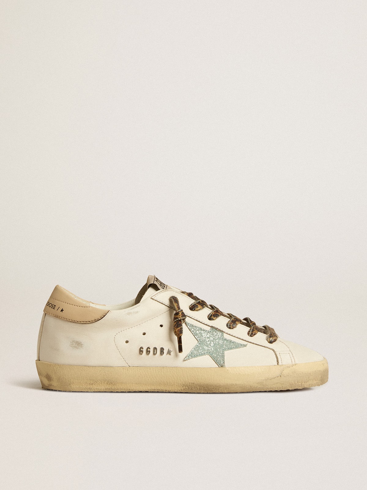 ab967021a4c6e5636e1dd46bb09880bd1028a20b31f6e34c5cddb711cac3b5d8 Women's Super-Star with gray glitter star and nude leather heel tab - Image 1