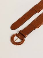 Women's belt in woven brown leather - Image 2