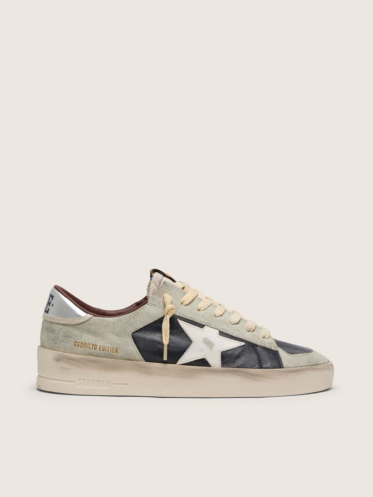 b05924dfc9866bb50bb5b166ccc55bac9260dfbf4546a8fdcaf66d8f3db89e79 Men's Stardan in suede and leather with leather star and metallic heel tab - Image 1
