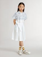 Girls' shirt dress in white cotton canvas with a blue nautical print and white piping - Image 4