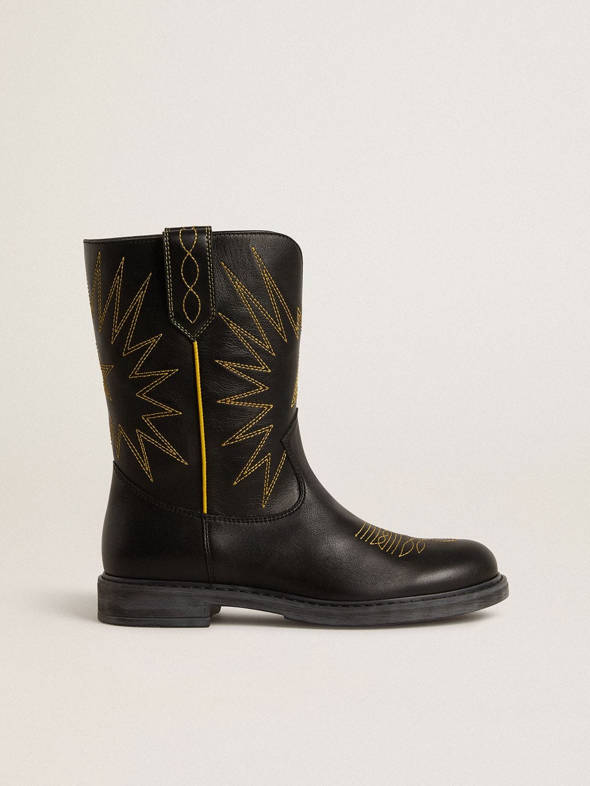 b6c7632bc6aa902ec3f626d5c1538a05164eb655890964ccbd2ea4b9f81a1b9d Wish Teen boots in black leather with yellow star embroidery - Image 1