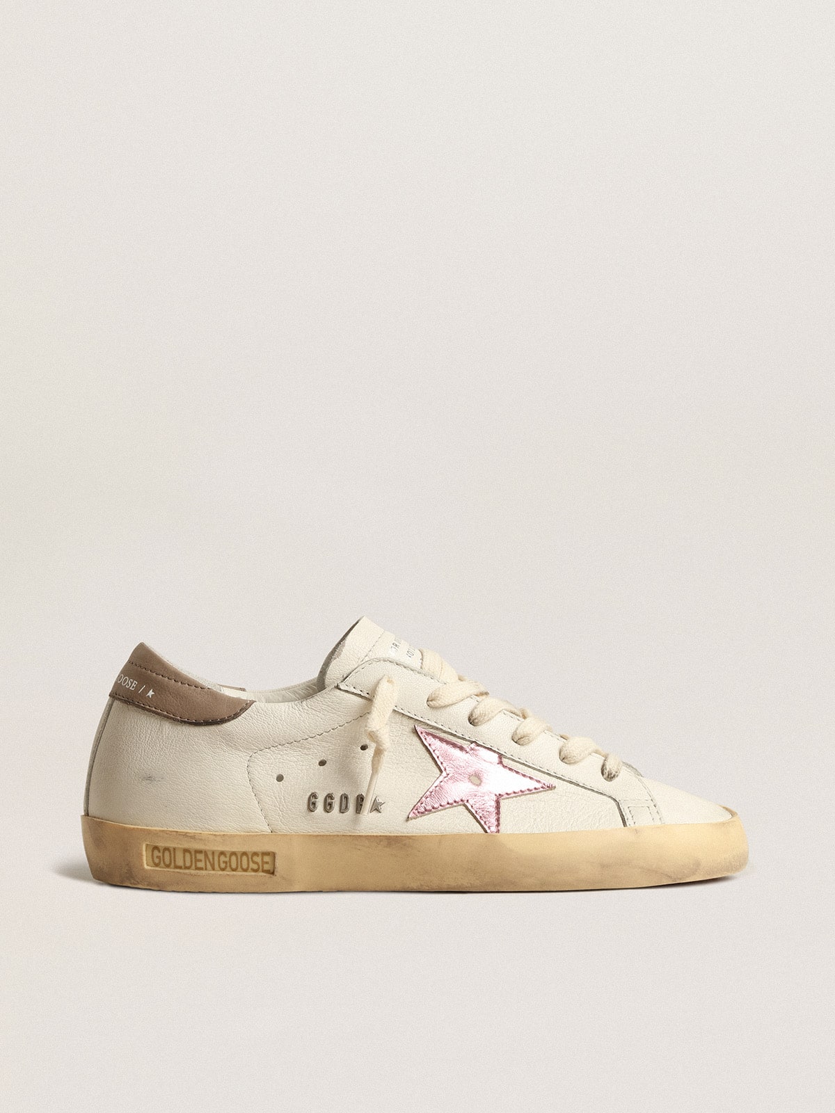 b7f4ce3f0c9a68134cf8adc262a417698de25fad614380a0c664c10e9d2741d7 Women's Super-Star in white nappa with pink metallic leather star - Image 1